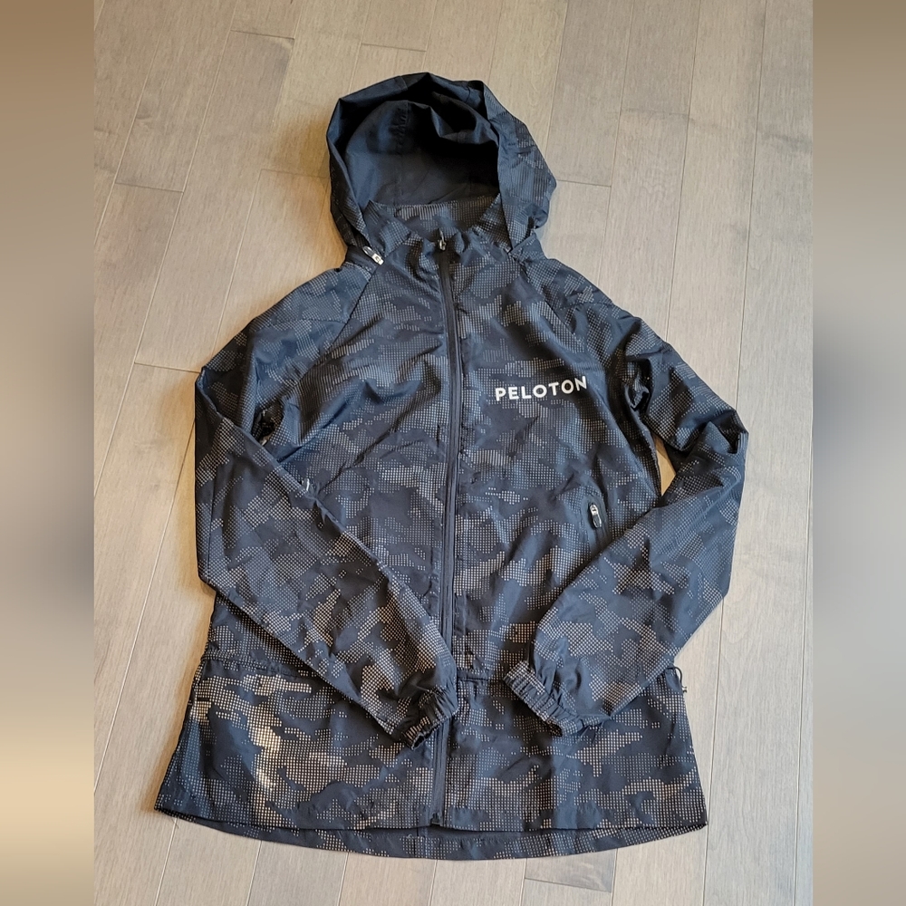 Peloton windbreaker jacket size small